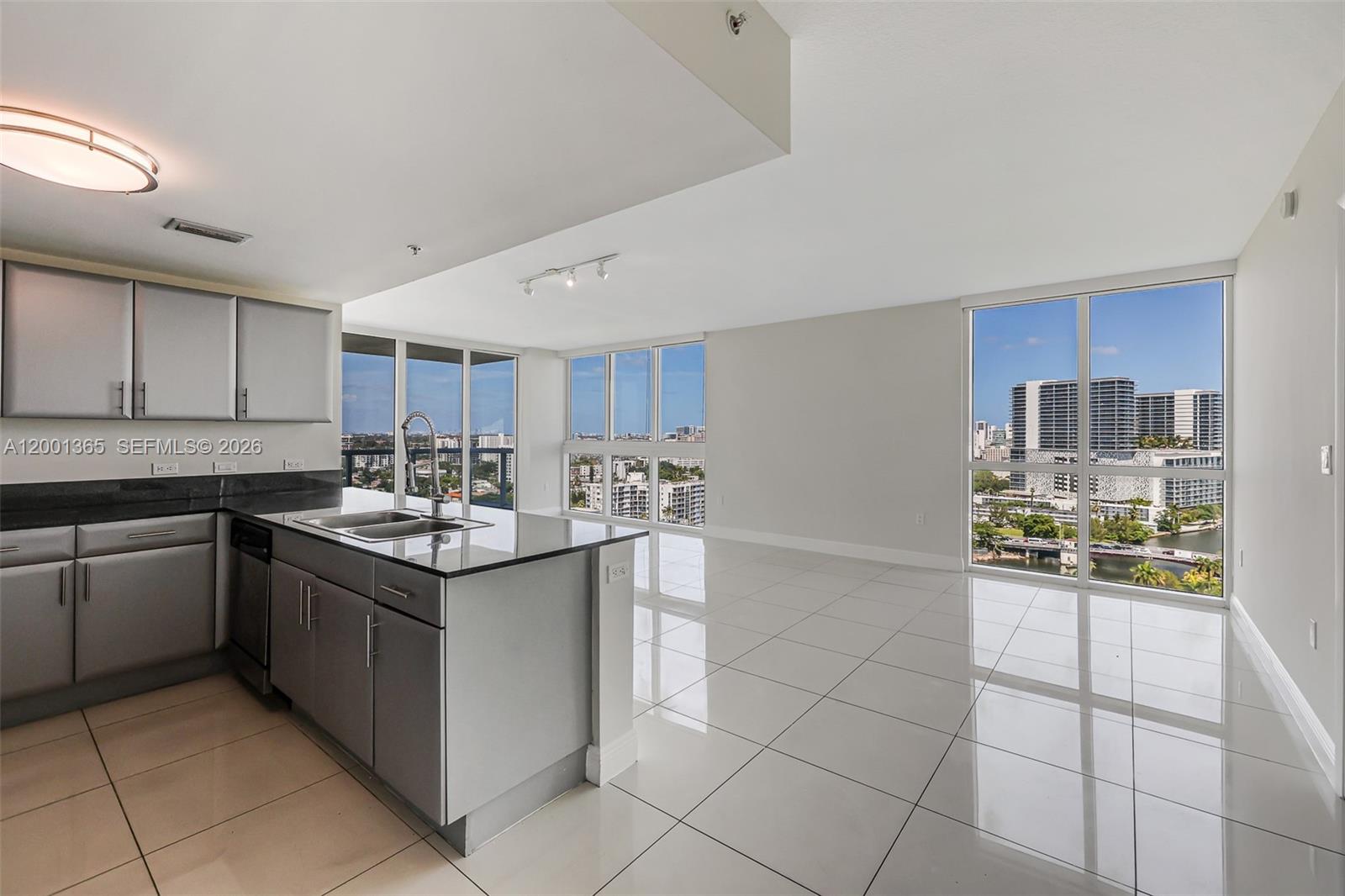 TERRAZAS RIVERPARK VILLAG - Residential