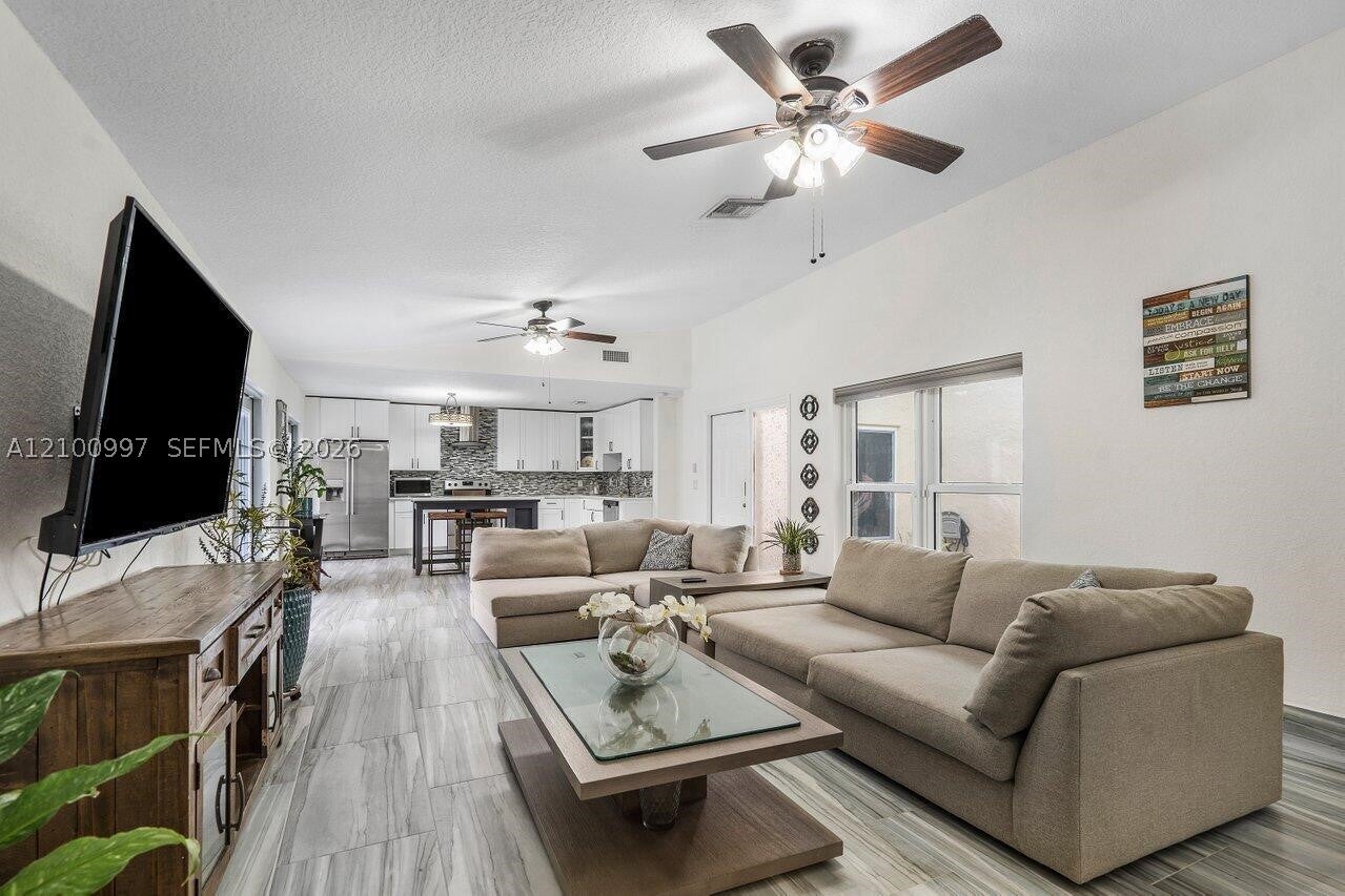 387 NW 39th Way
