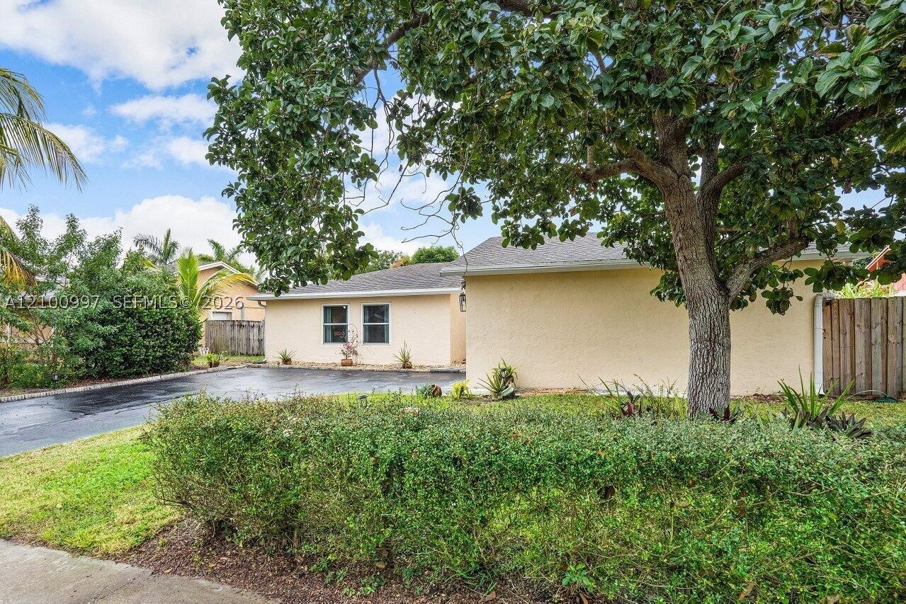 387 NW 39th Way