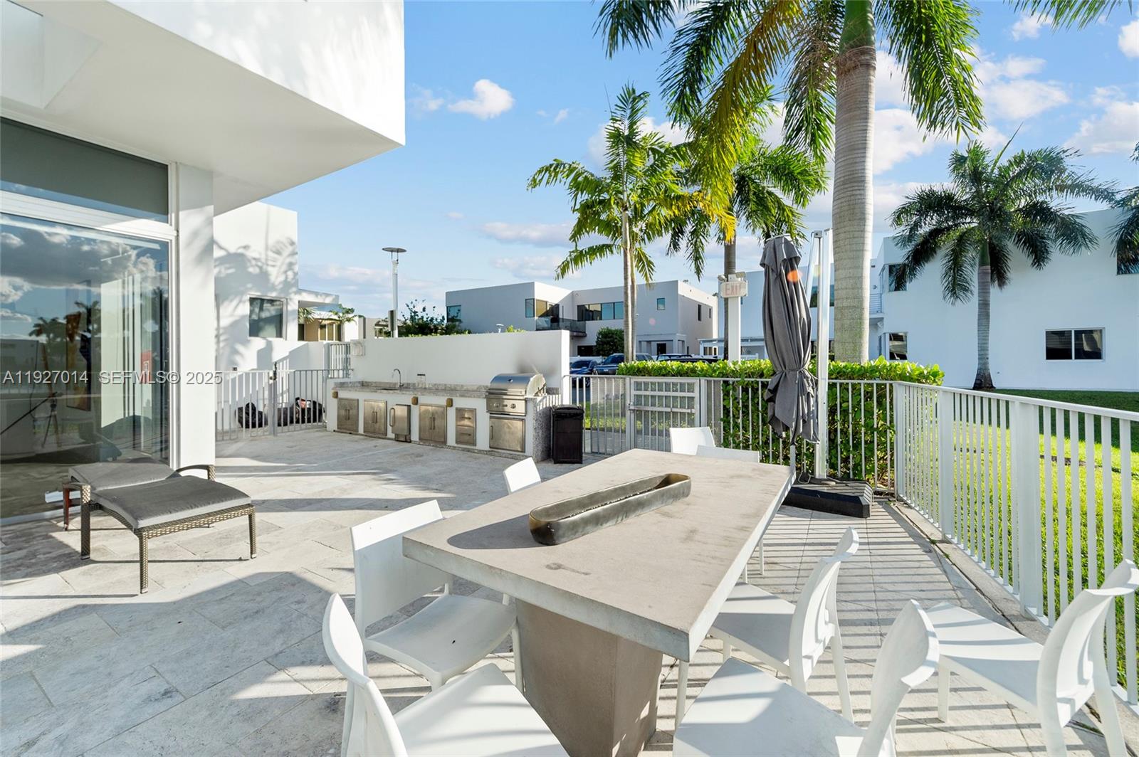 DORAL COMMONS RESIDENTIAL - Residential Lease