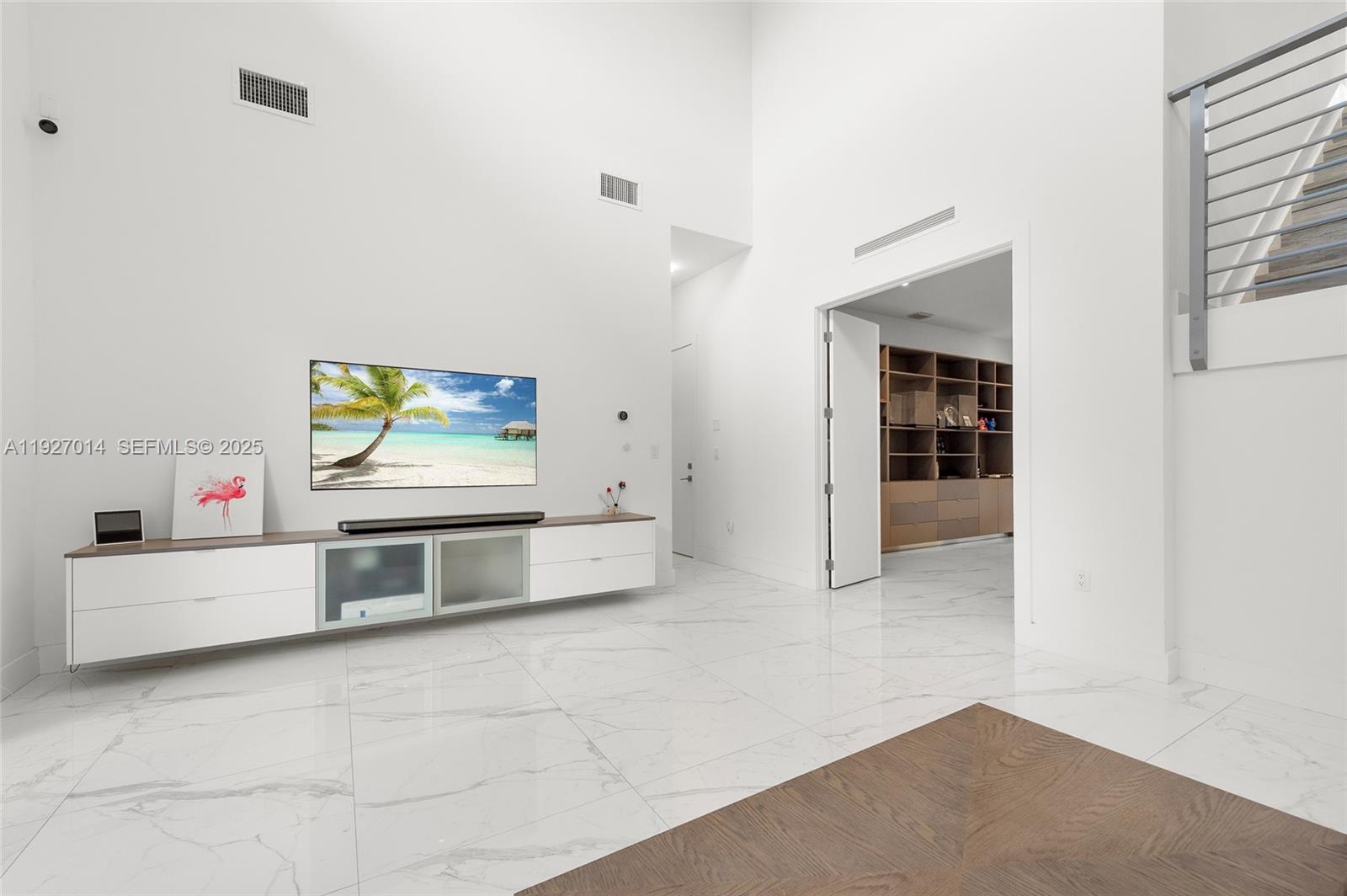 DORAL COMMONS RESIDENTIAL - Residential Lease