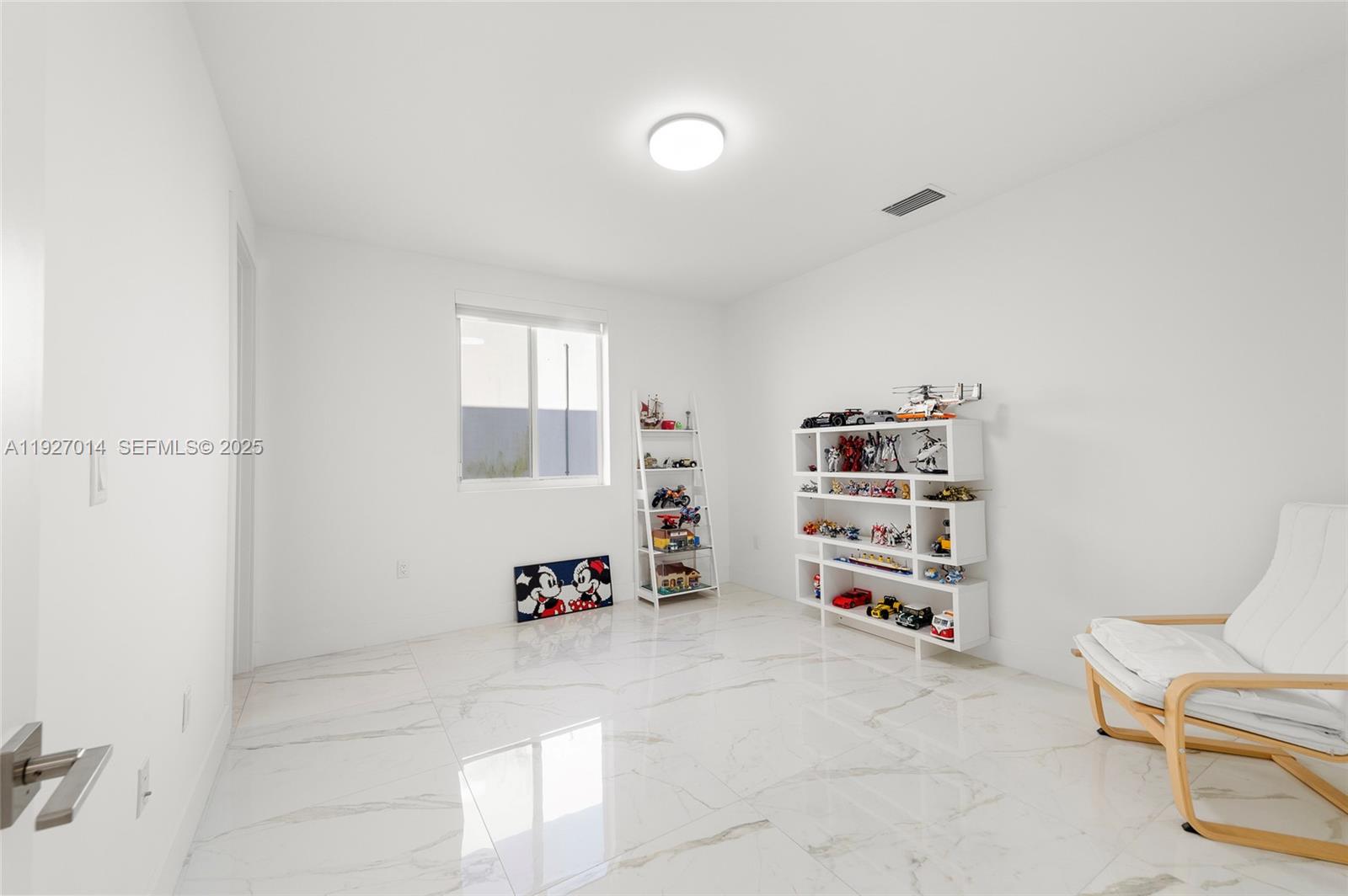 DORAL COMMONS RESIDENTIAL - Residential Lease