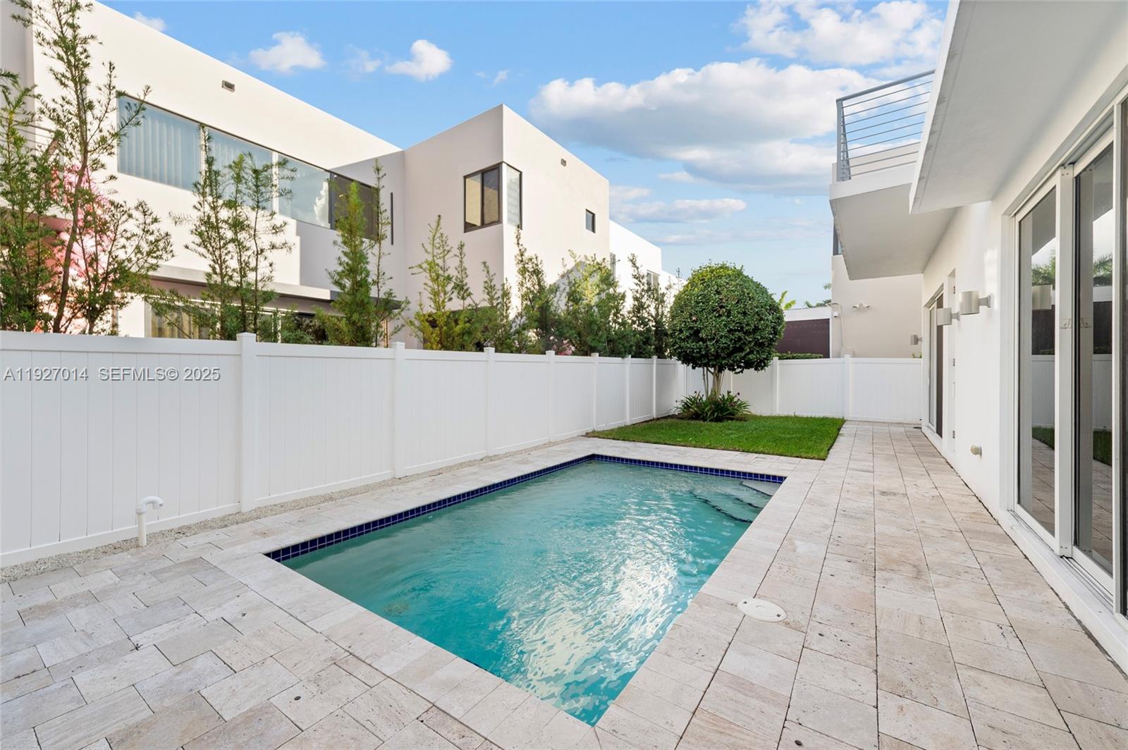 DORAL COMMONS RESIDENTIAL - Residential Lease