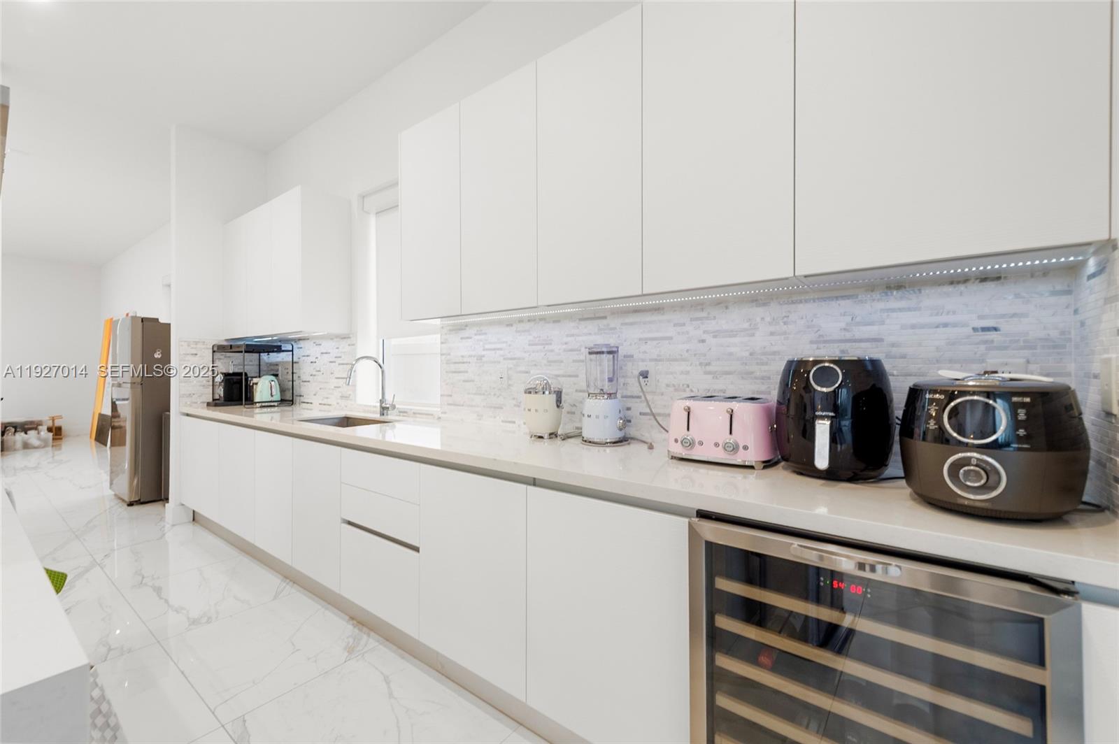 DORAL COMMONS RESIDENTIAL - Residential Lease