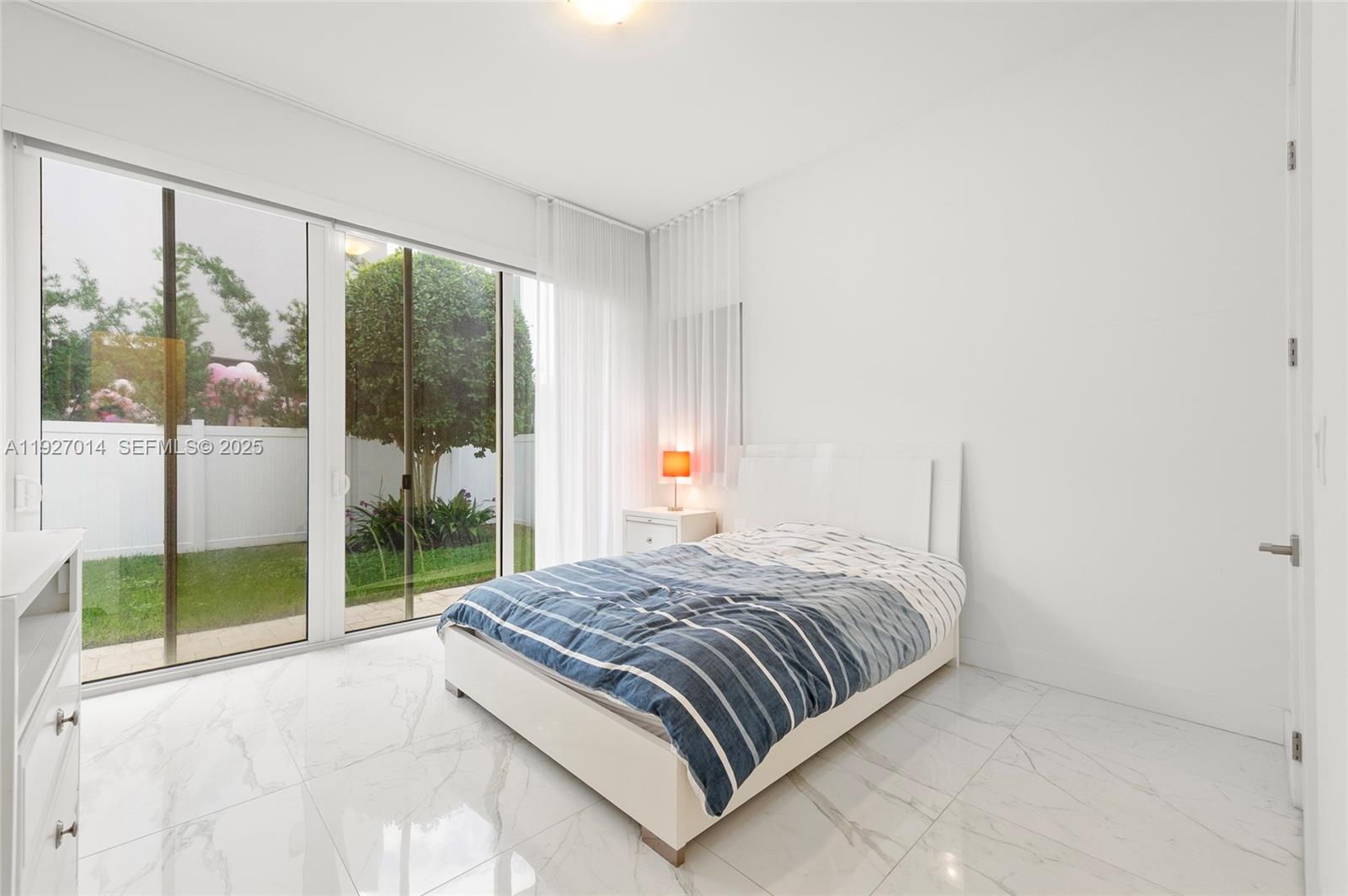 DORAL COMMONS RESIDENTIAL - Residential Lease