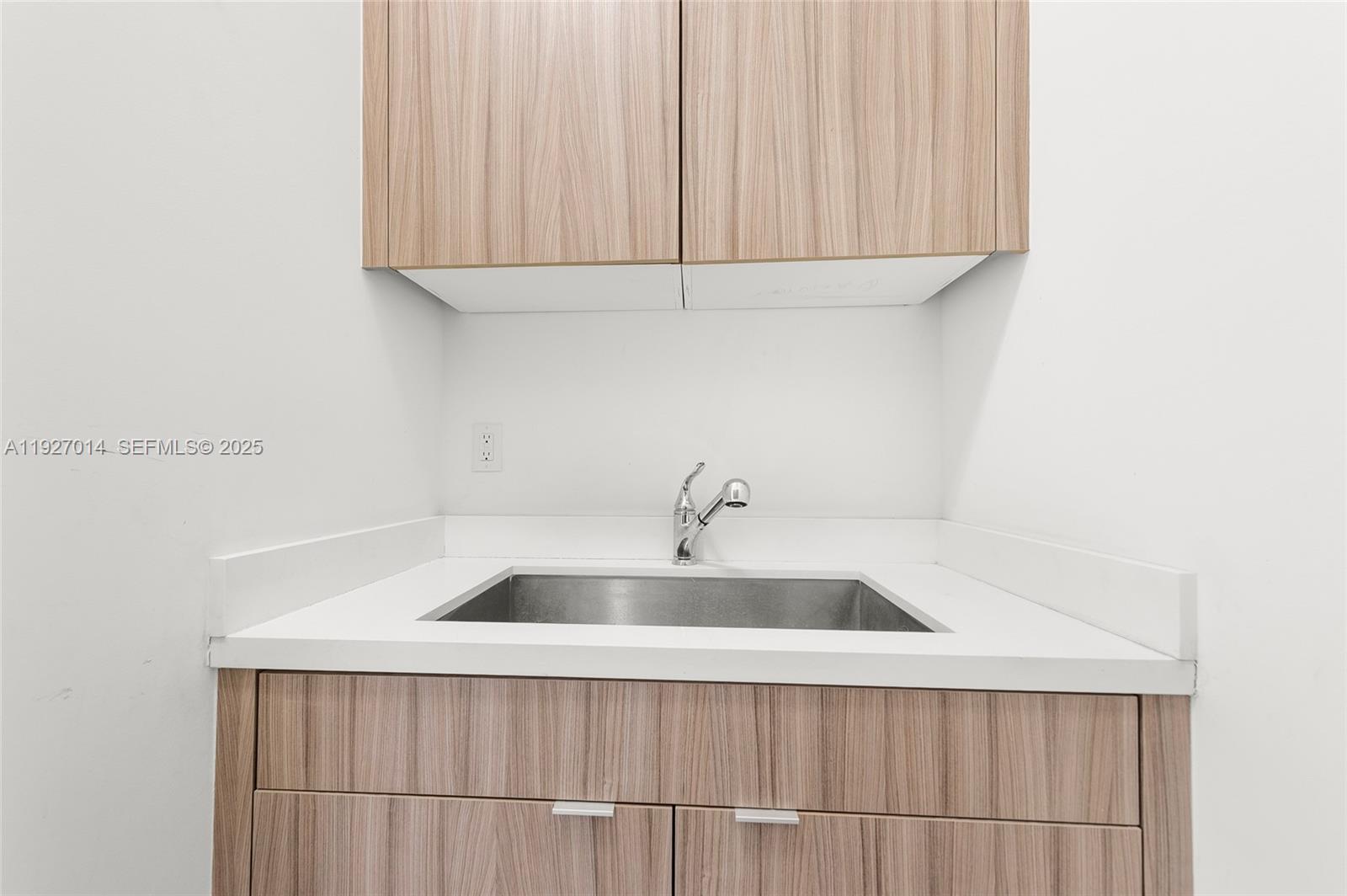 DORAL COMMONS RESIDENTIAL - Residential Lease