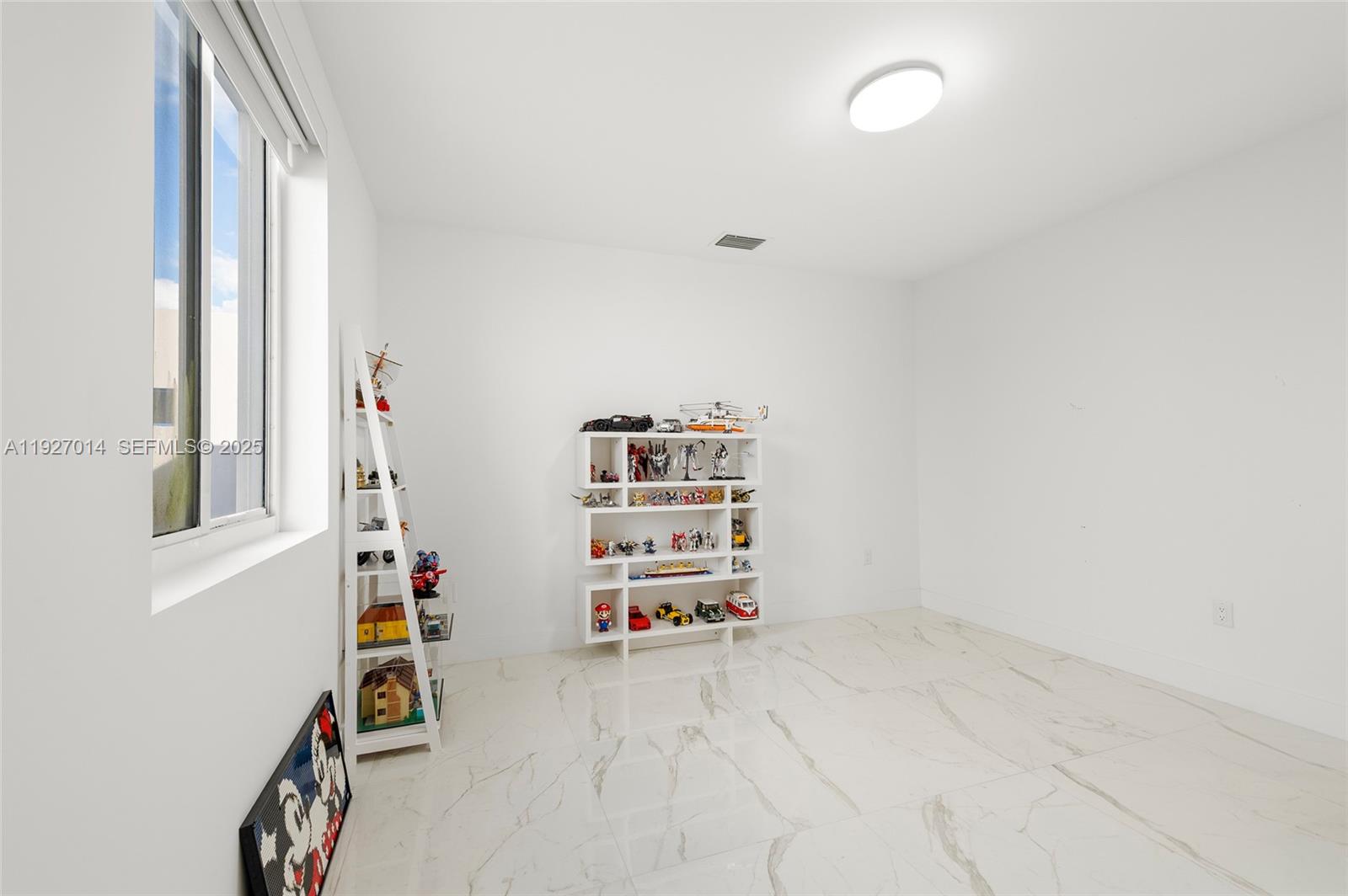 DORAL COMMONS RESIDENTIAL - Residential Lease