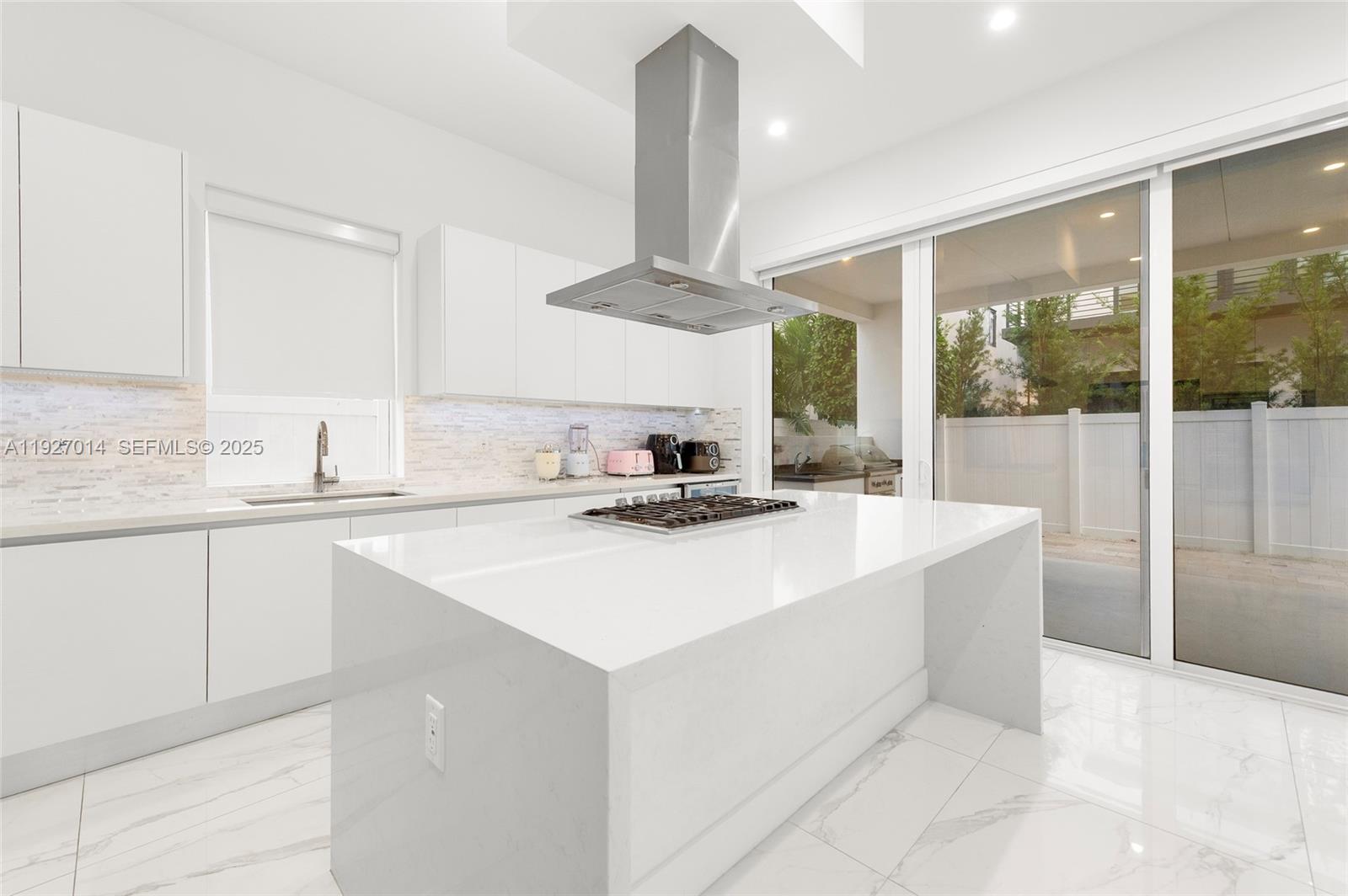 DORAL COMMONS RESIDENTIAL - Residential Lease