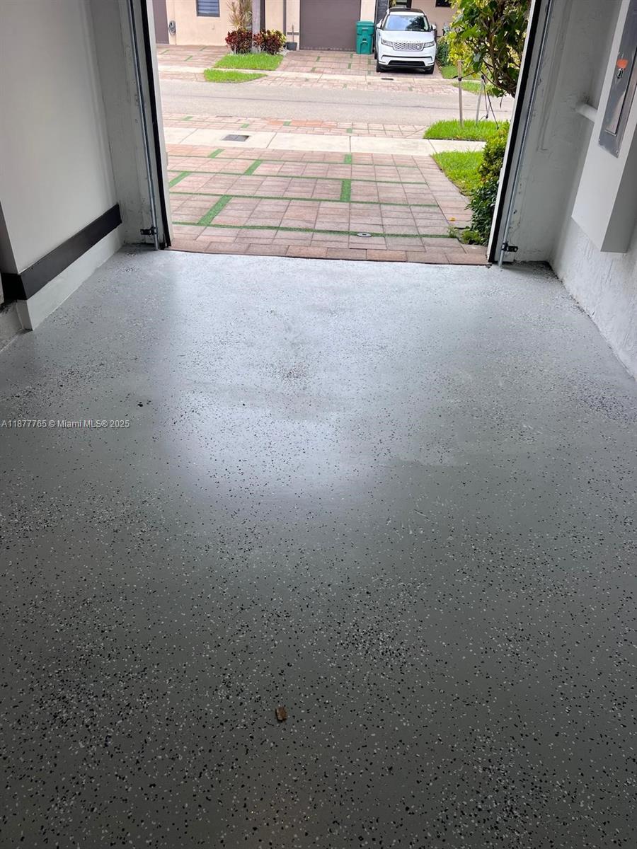 DUNNWOODY LAKE - Residential