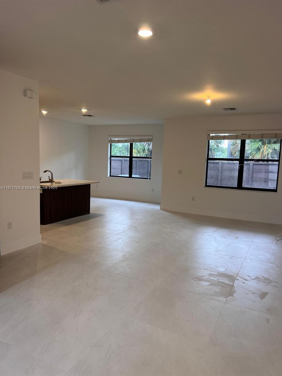 DUNNWOODY LAKE - Residential