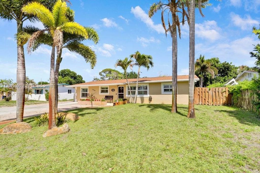 Photo of 19049 SE Robert Drive, Jupiter, FL 33469 (MLS # A12011090)