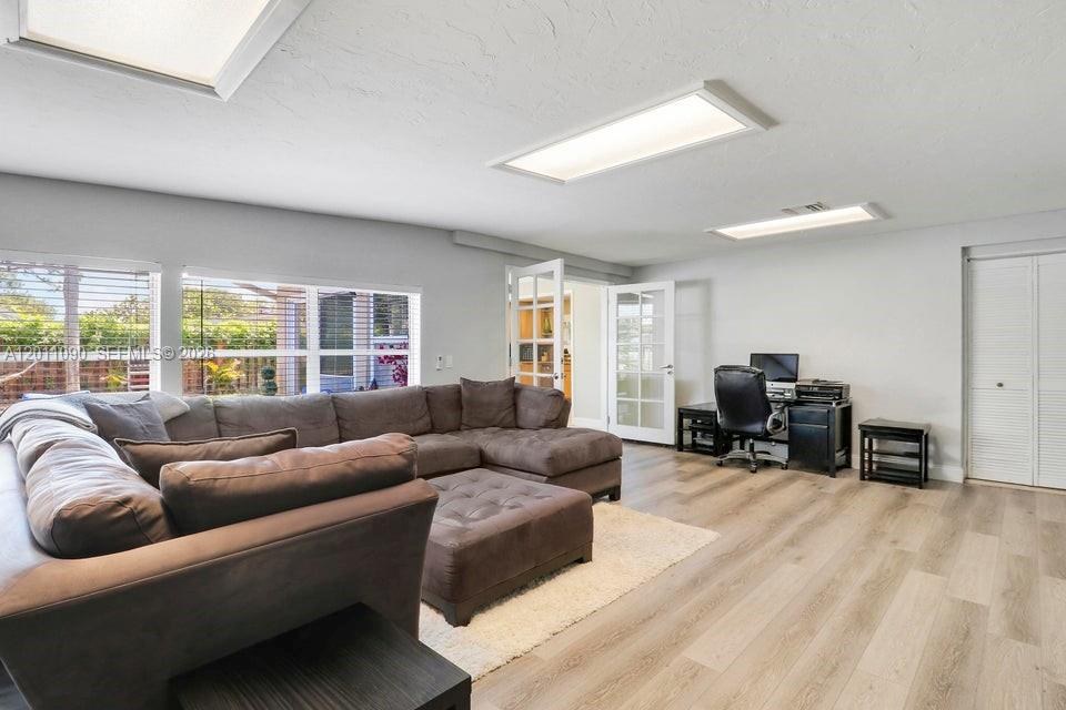 TROPIC VISTA - Residential