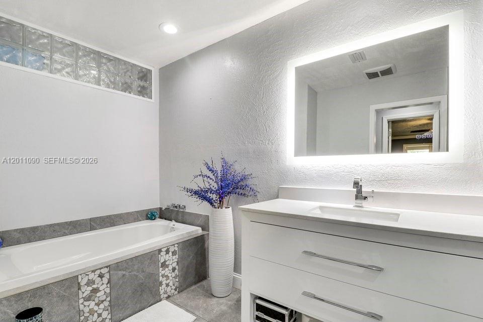 TROPIC VISTA - Residential