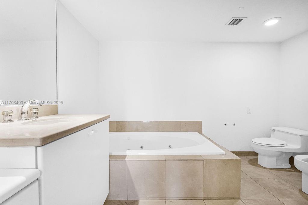 MIRAGE CONDO - Residential