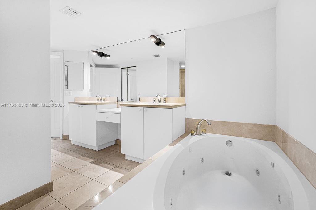 MIRAGE CONDO - Residential