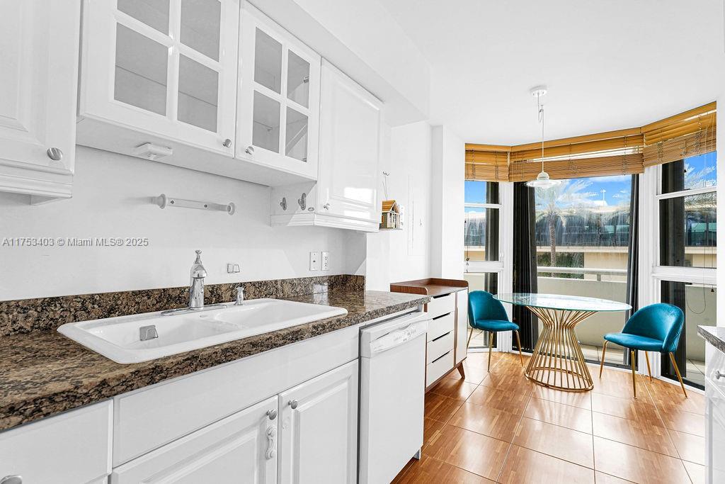 MIRAGE CONDO - Residential