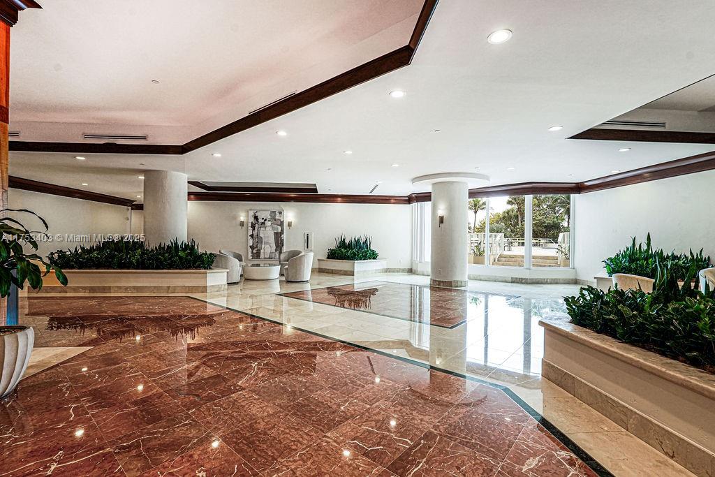 MIRAGE CONDO - Residential