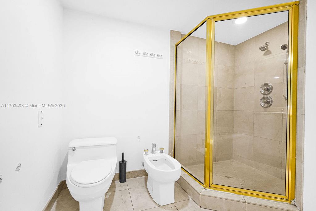 MIRAGE CONDO - Residential