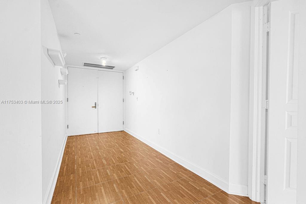 MIRAGE CONDO - Residential