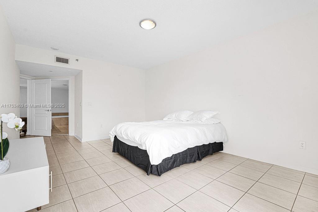 MIRAGE CONDO - Residential