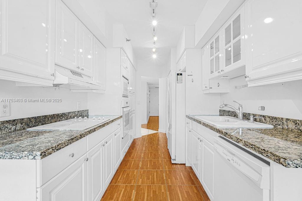 MIRAGE CONDO - Residential