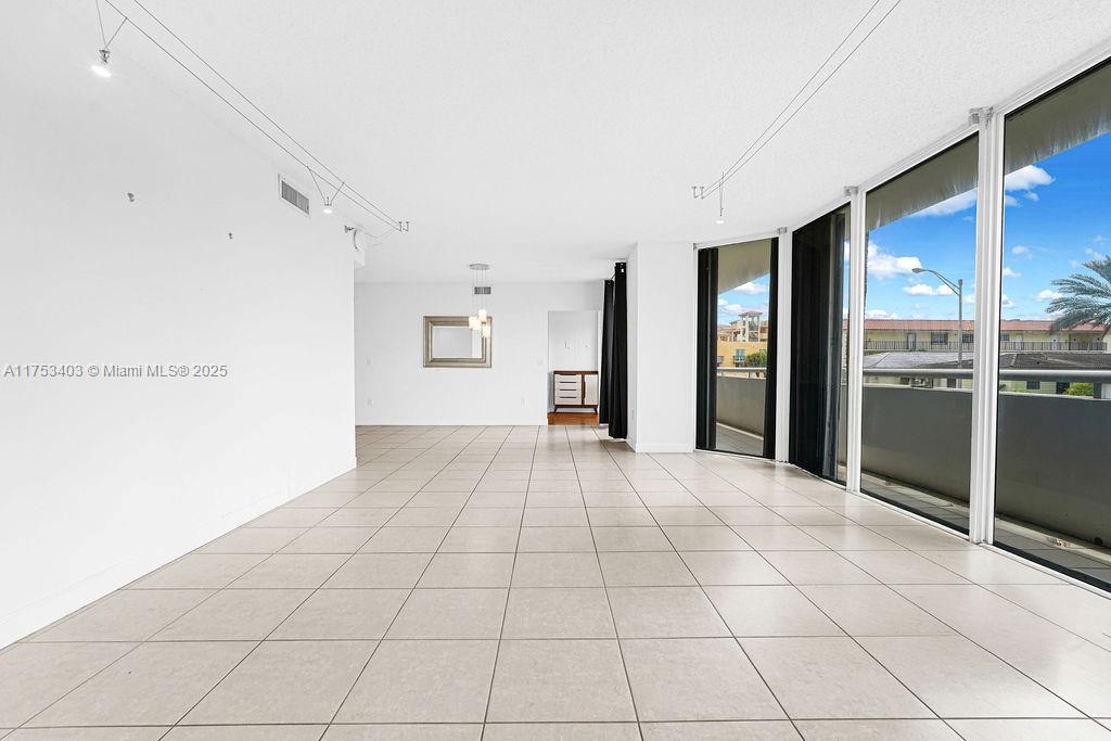 MIRAGE CONDO - Residential