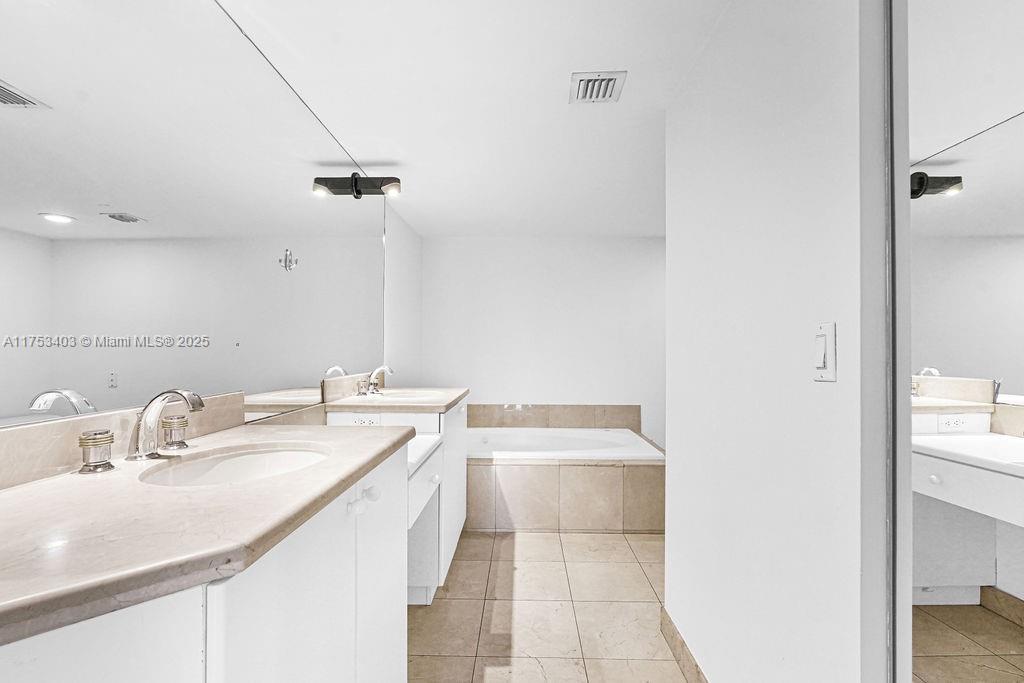 MIRAGE CONDO - Residential