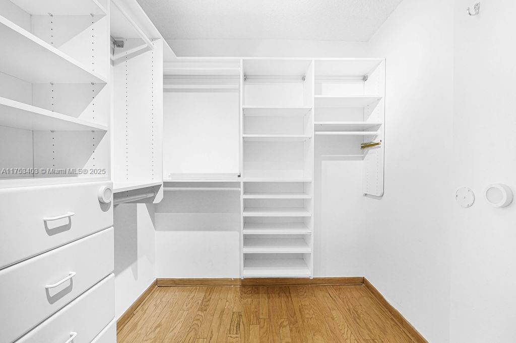 MIRAGE CONDO - Residential