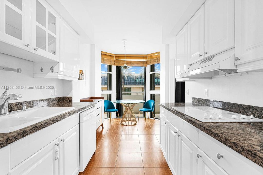 MIRAGE CONDO - Residential