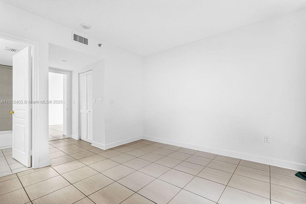 MIRAGE CONDO - Residential