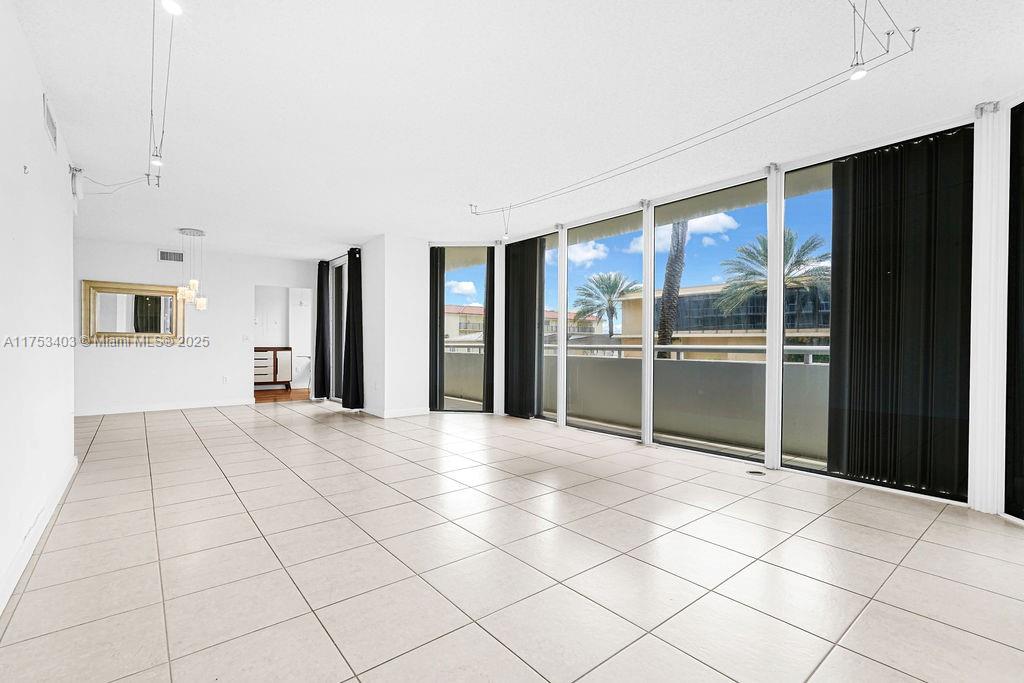 MIRAGE CONDO - Residential