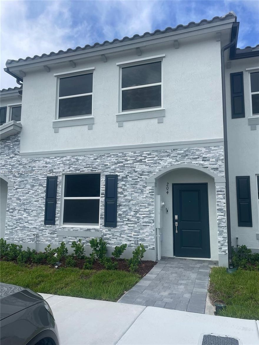 Brand new townhouse ready to move in, centrally located, close to publix, CVS, restaurants and more.