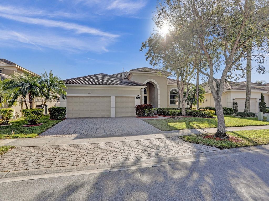 Photo of 6334 SW 192nd Ave, Pembroke Pines, FL 33332 (MLS # A11488583)