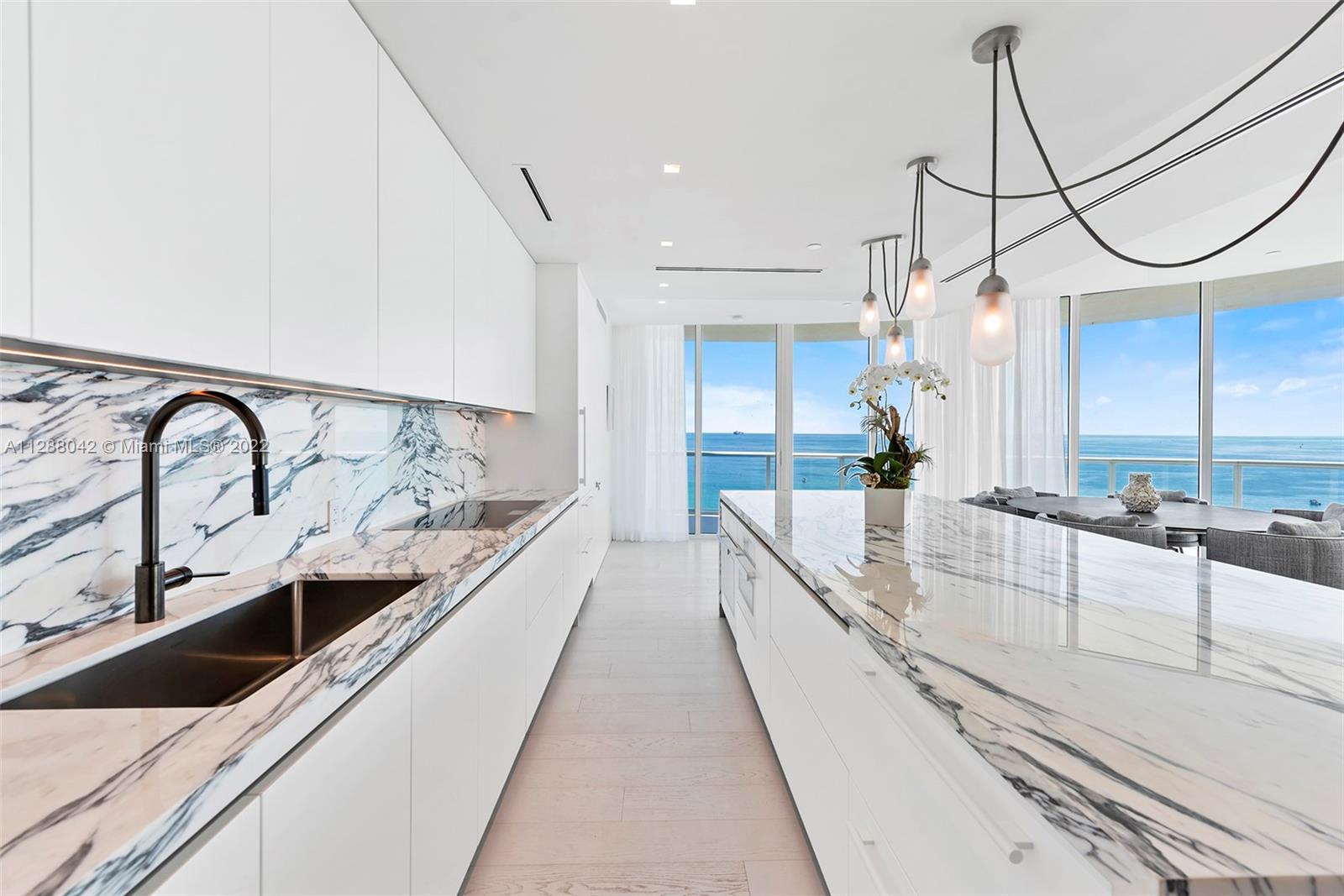 CONTINUUM ON SOUTH BEACH - Residential