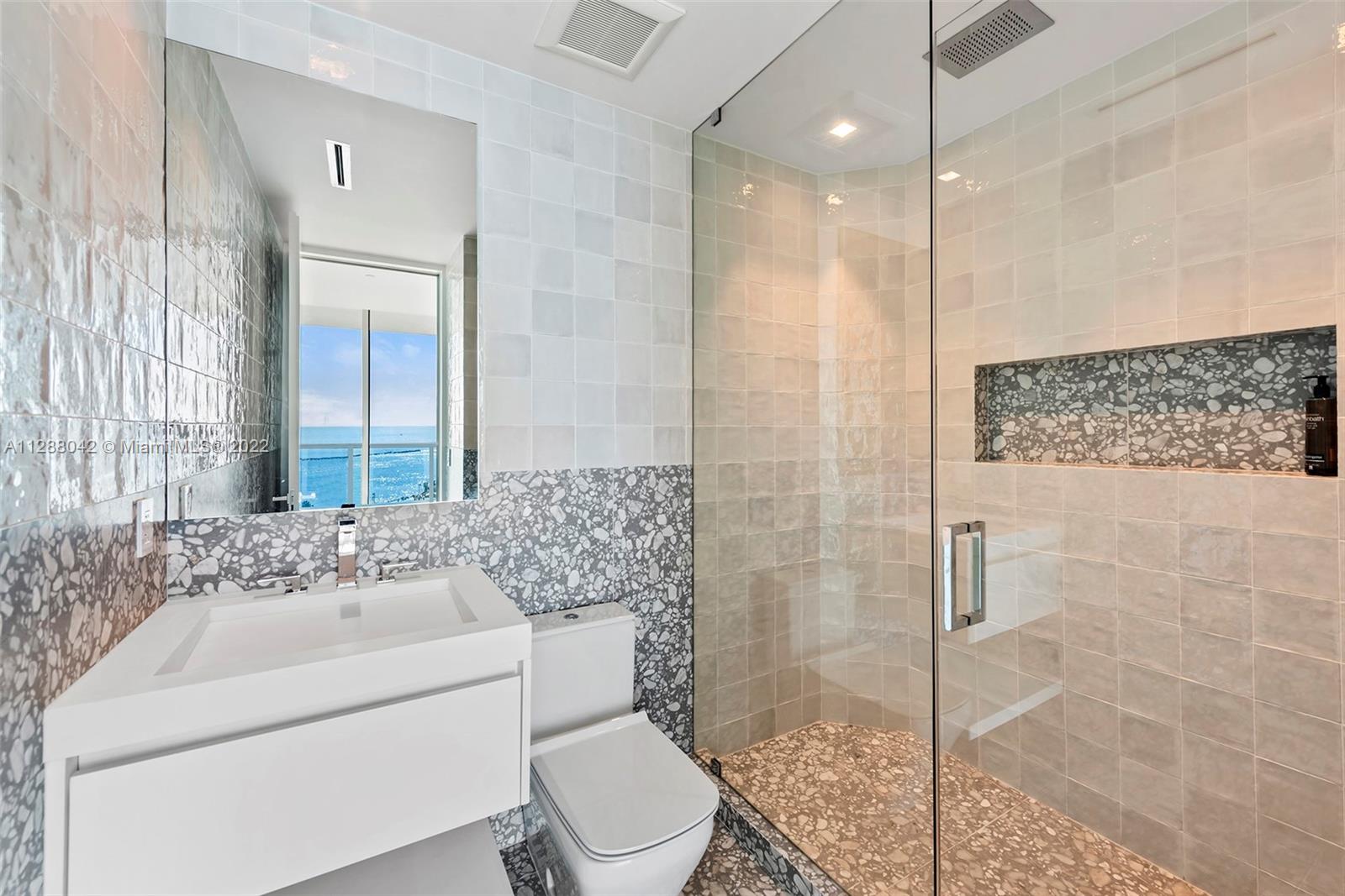 CONTINUUM ON SOUTH BEACH - Residential