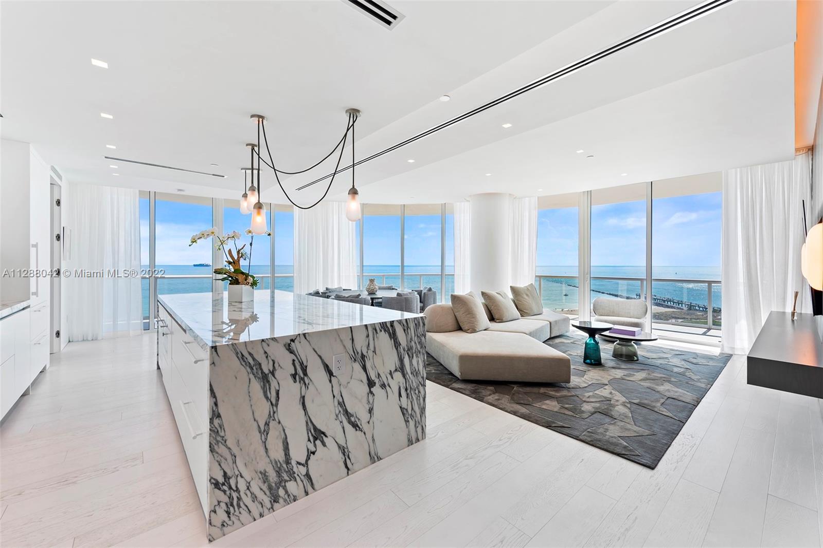 CONTINUUM ON SOUTH BEACH - Residential