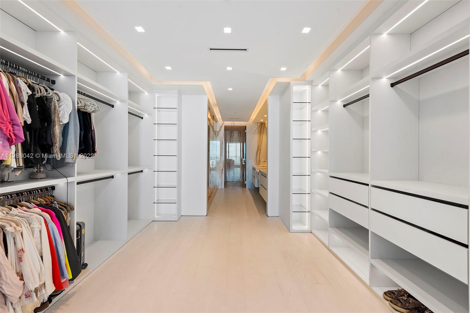 CONTINUUM ON SOUTH BEACH - Residential