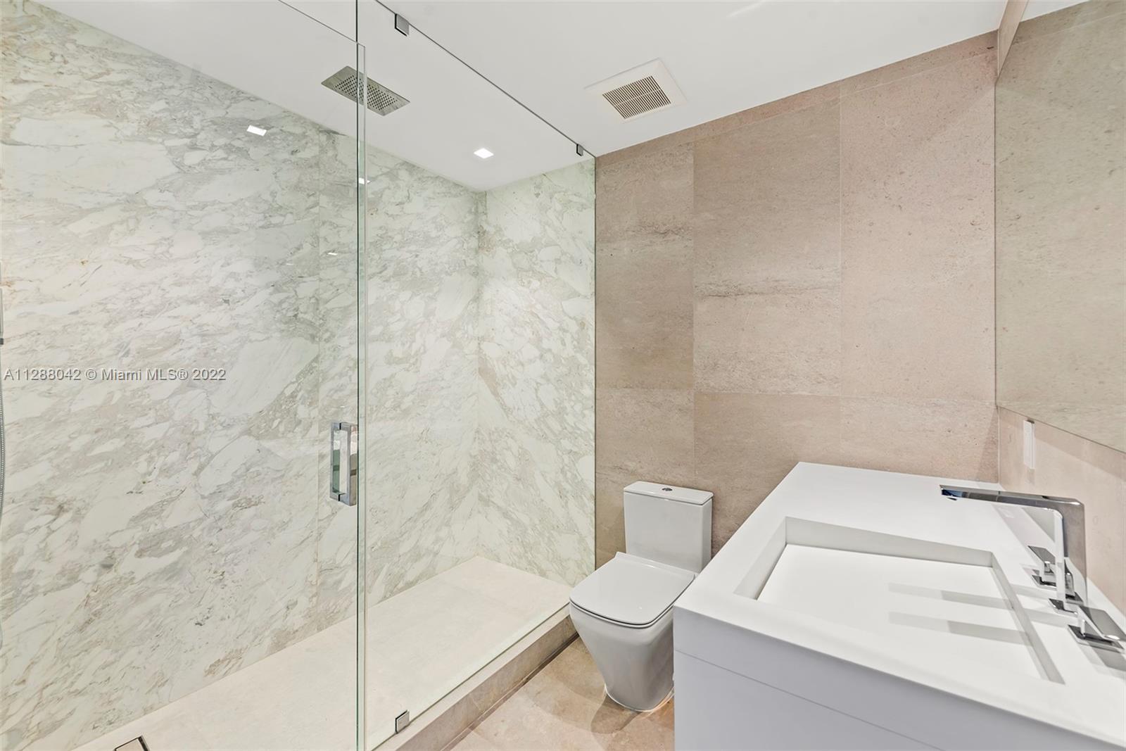 CONTINUUM ON SOUTH BEACH - Residential