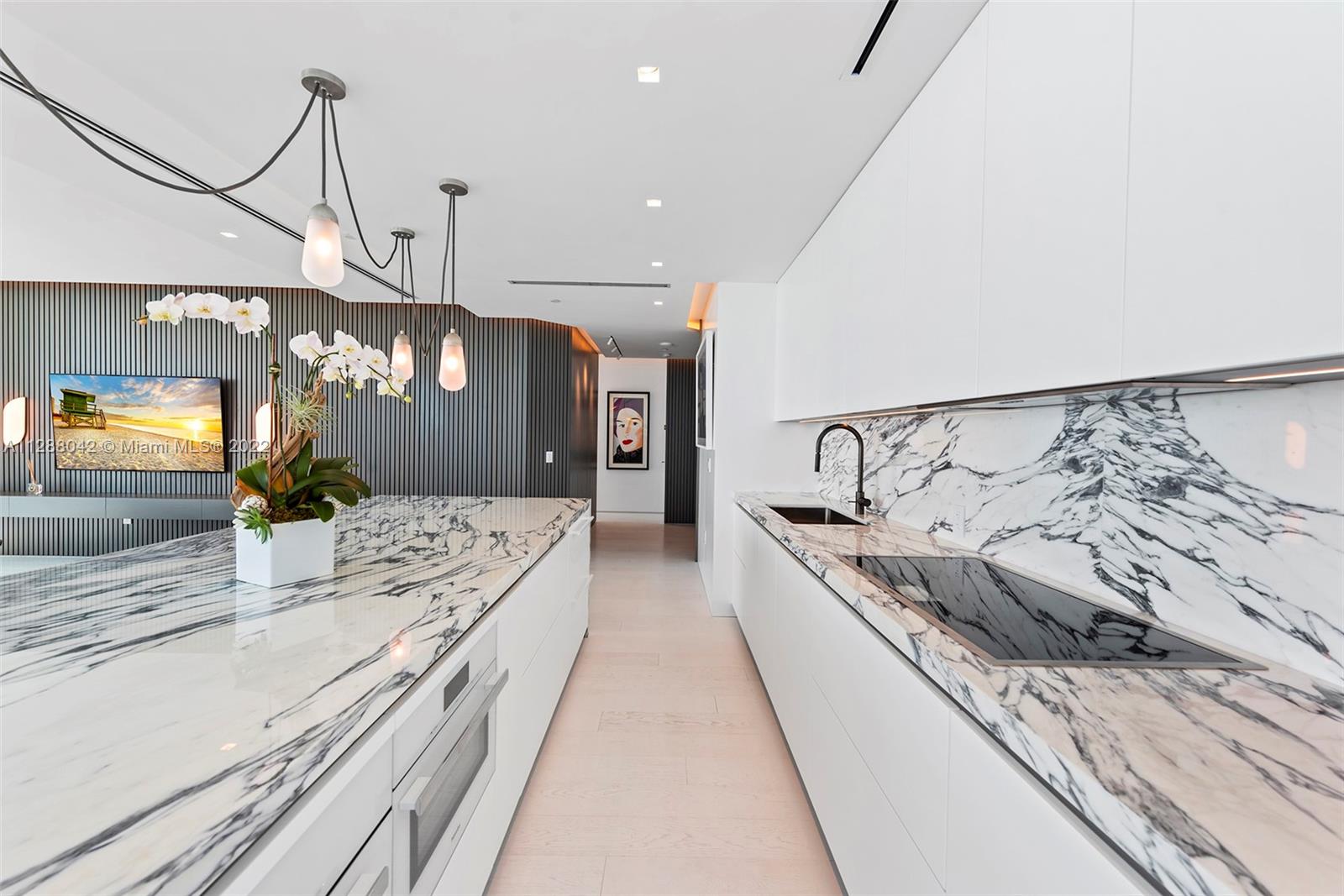 CONTINUUM ON SOUTH BEACH - Residential