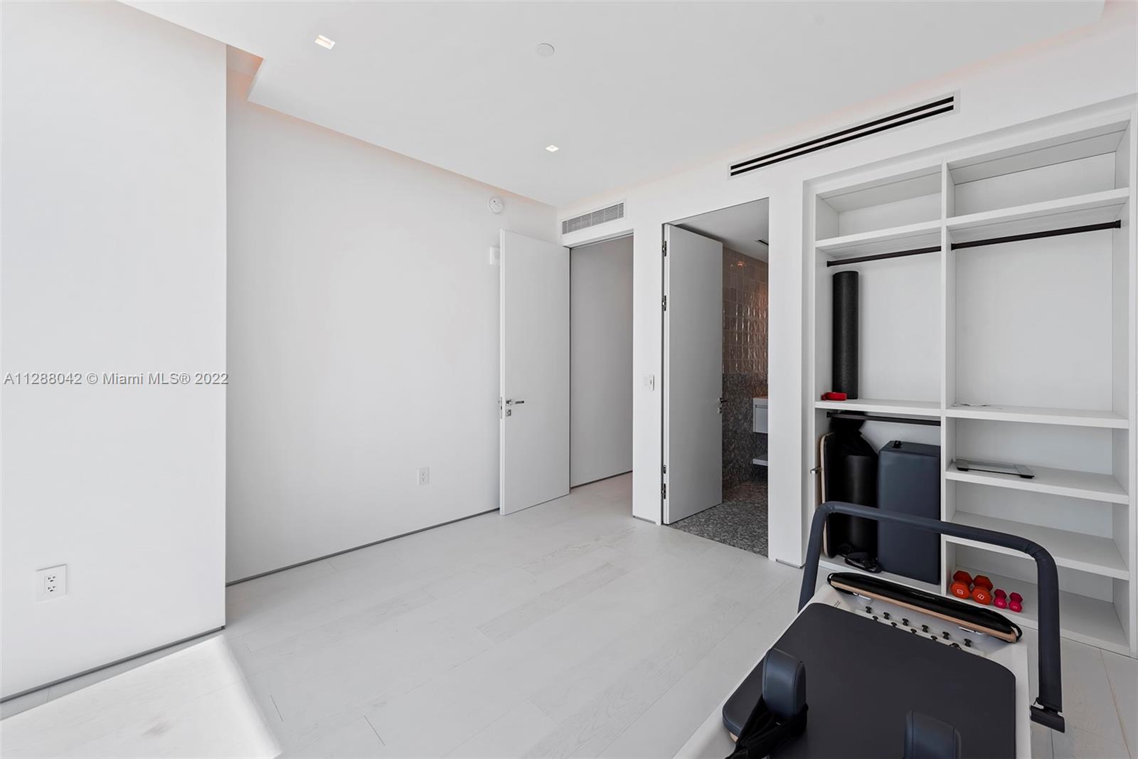 CONTINUUM ON SOUTH BEACH - Residential