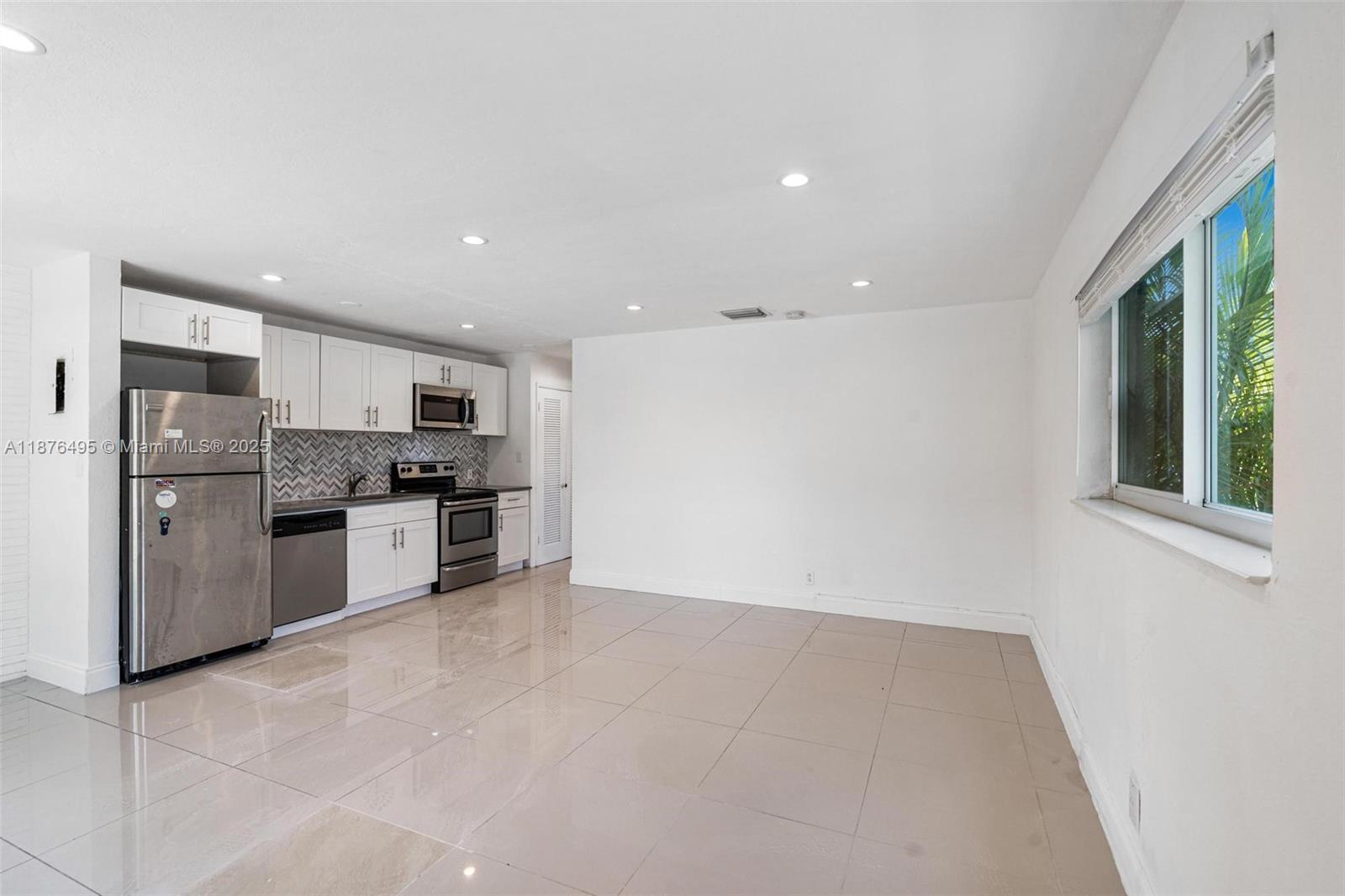 EDGEWATER ESTATES 1ST ADD - Residential Lease