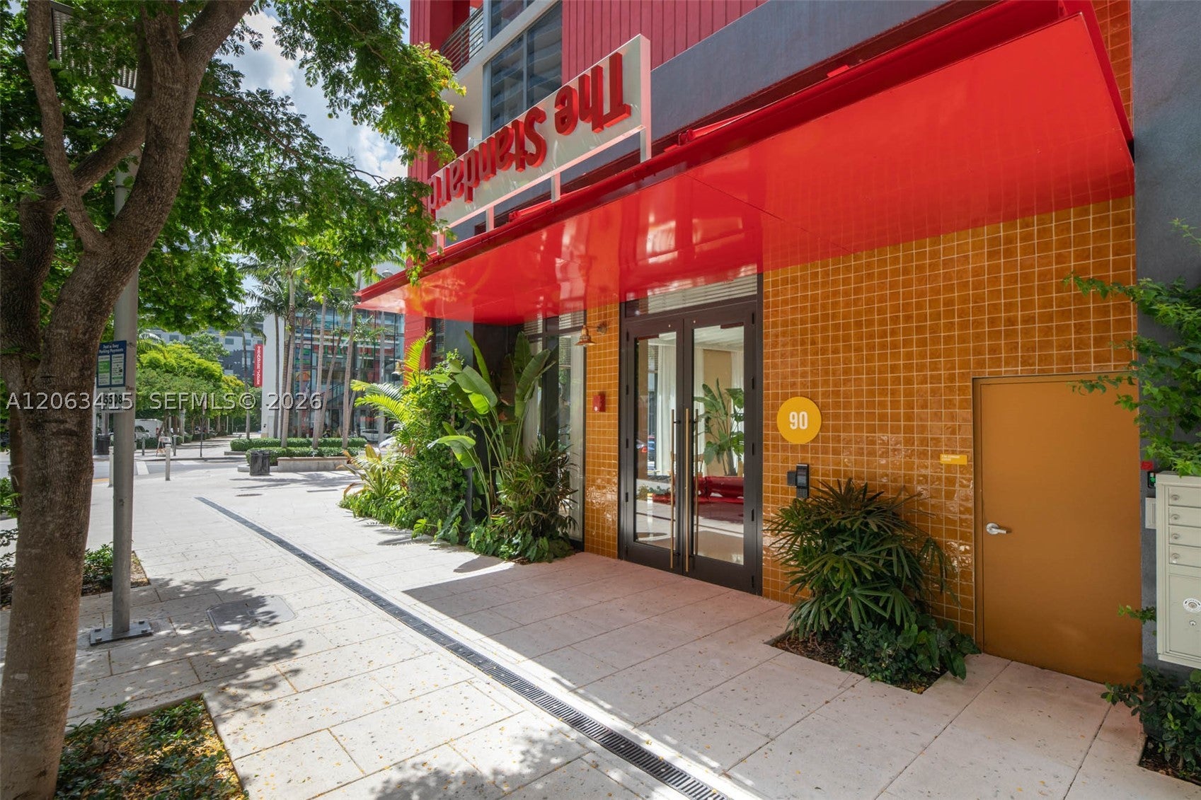 90 NE 32nd St 516
