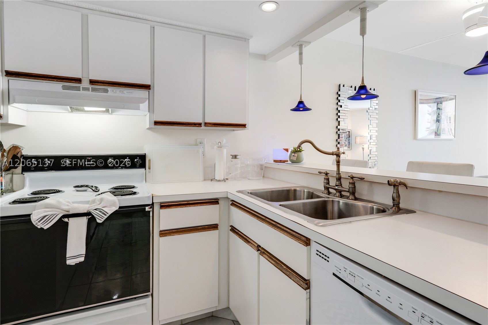 540 Brickell Key Dr 1422