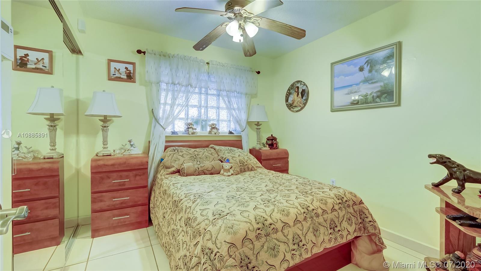 LAKES OF ACADIA UNIT 3 TH - Residential