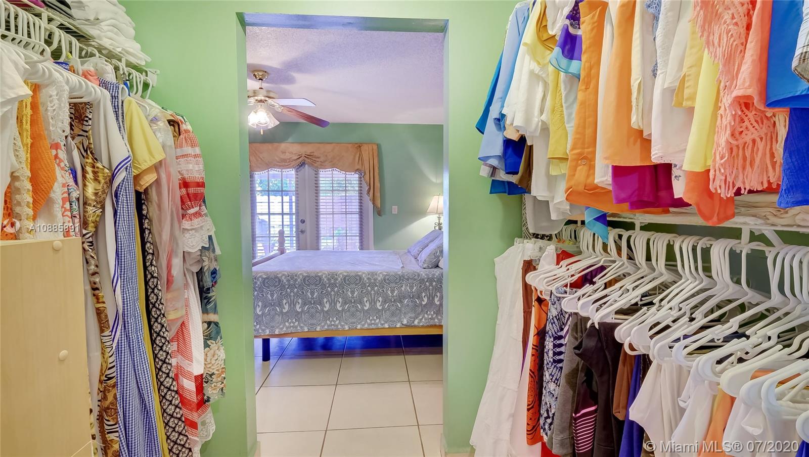 LAKES OF ACADIA UNIT 3 TH - Residential