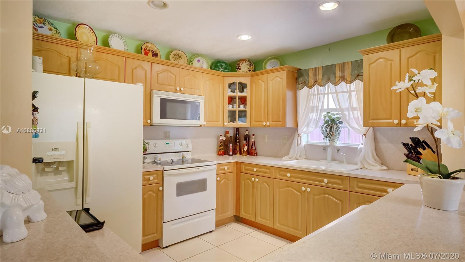 LAKES OF ACADIA UNIT 3 TH - Residential