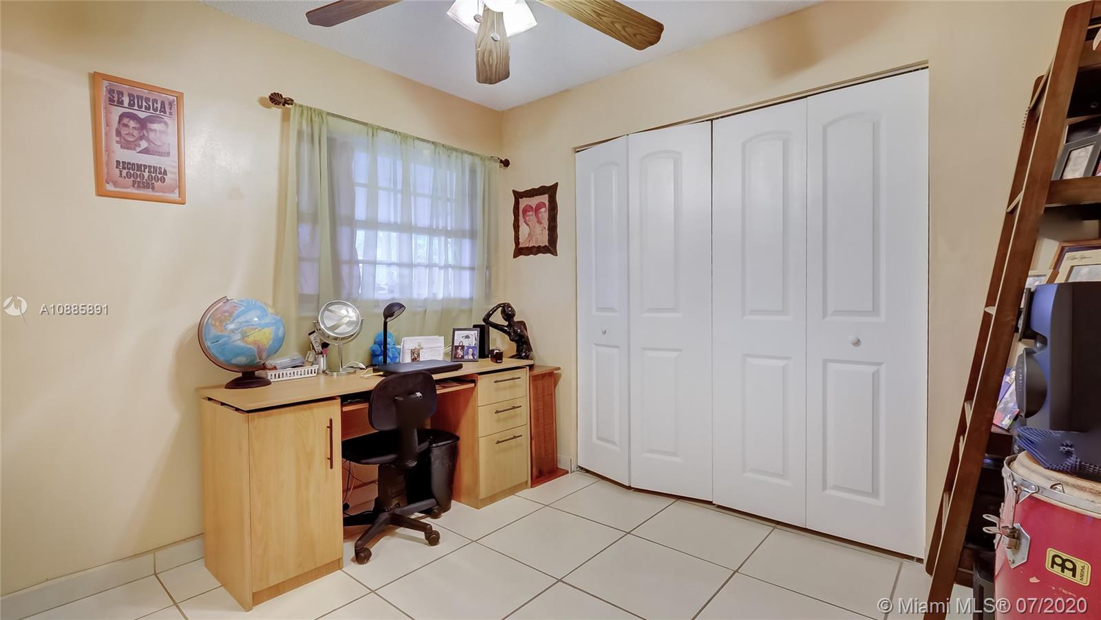 LAKES OF ACADIA UNIT 3 TH - Residential