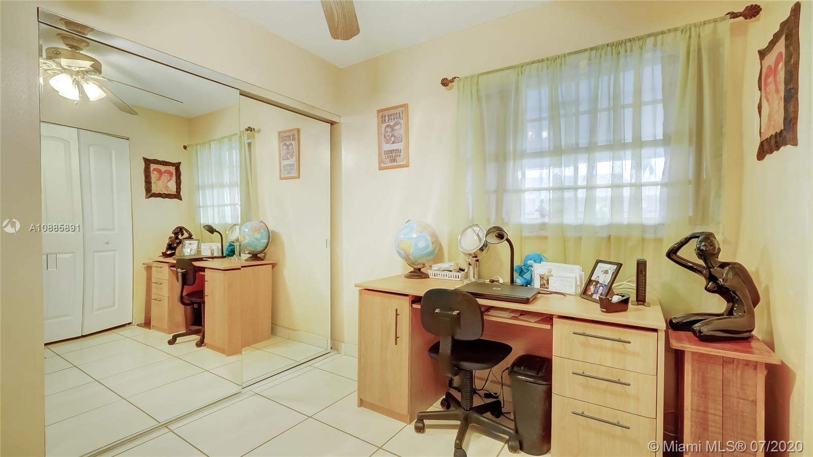 LAKES OF ACADIA UNIT 3 TH - Residential