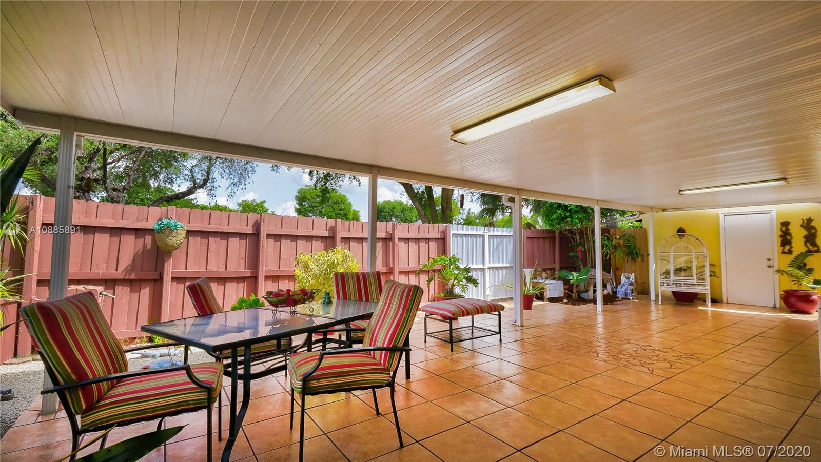 LAKES OF ACADIA UNIT 3 TH - Residential