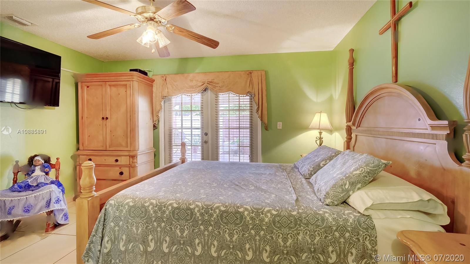 LAKES OF ACADIA UNIT 3 TH - Residential